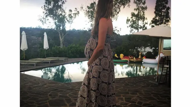 Behati Prinsloo, credit: @behatiprinsloo