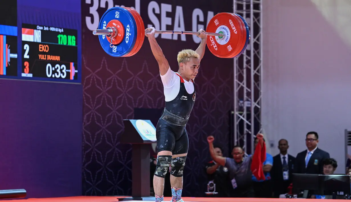 Pencapaian Eko ini membuatnya telah mengoleksi enam emas di ajang SEA Games, dan semakin membuktikan bahwa ia masih mendominasi angkat beban di kawasan Asia Tenggara. (AFP/Mohd Rasfan)