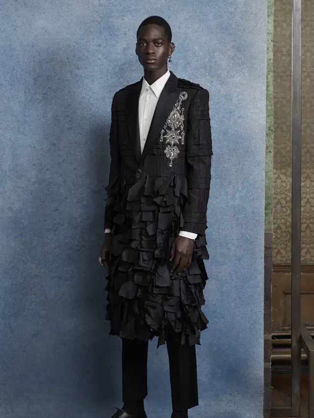 Koleksi busana Alexander McQueen