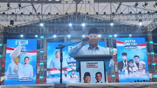 Capres Prabowo Subianto di Stadion Gelora Delta Sidoarjo, Jawa Timur, Jumat (9/2/2024).