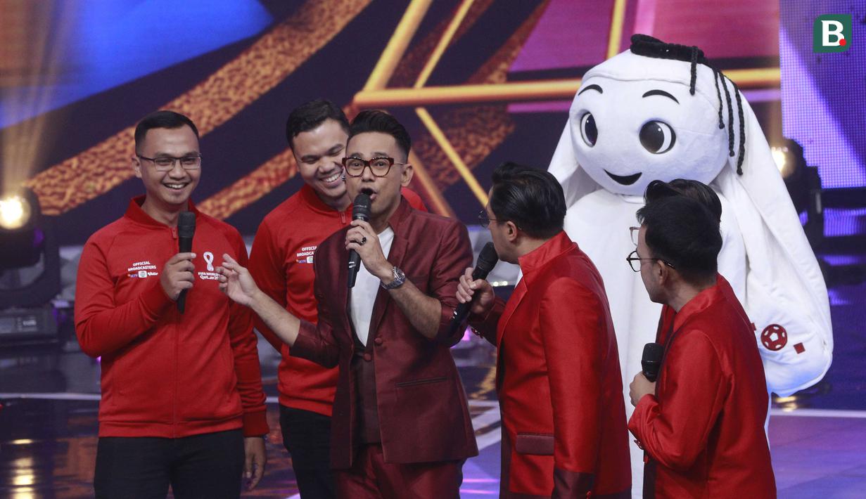 PT Surya Citra Media Tbk (SCM) selaku host broadcaster Piala Dunia 2022 Qatar di Indonesia secara resmi memperkenalkan tim yang akan berangkat ke Qatar selama satu bulan penuh untuk meliput Piala Dunia 2022. (Bola.com/M Iqbal Ichsan)