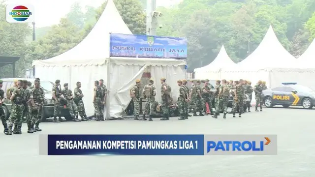 Jelang laga Liga 1 antara Persija dan Mitra Kukar, Polisi dan TNI memberikan pengamanan berlapis.