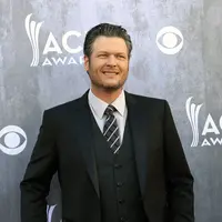 Blake Shelton menjalin hubungan dengan Gwen Stefani pasca perceraian Gwen dengan Gavin Rossdale. Keduanya kini semakin menunjukkan kebersamaan mereka dan tidak menutup-nutupinya. (Bintang/EPA)