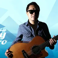 Celeb Bio Sandhy Sondoro (Foto: Nurwahyunan, Desain: Denti Ebtaviani/Bintang.com)