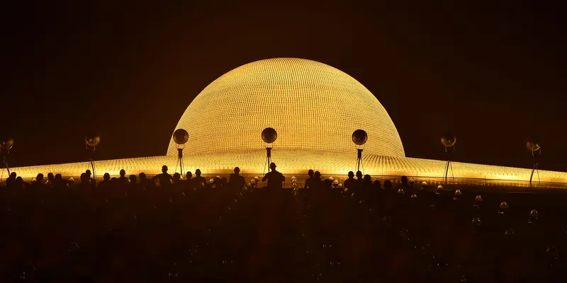 Melihat Prosesi Ritual Makha Bucha Day di Thailand