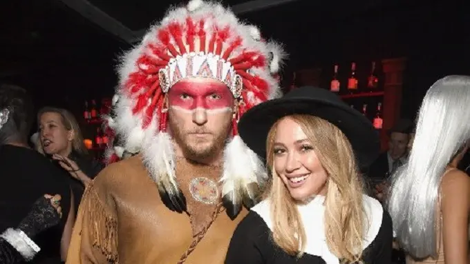 Kostum Halloween Hilary Duff dan Jason Walsh mengundang kontroversi. (AFP/Bintang.com)