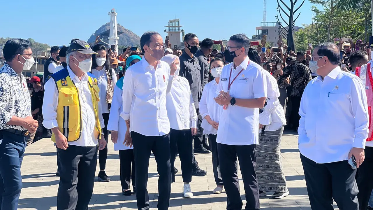 Presiden Joko Widodo atau Jokowi memastikan bahwa pemerintah akan melakukan upaya penataan kawasan hunian di kawasan-kawasan pariwisata di Tanah Air akan terus dilakukan
