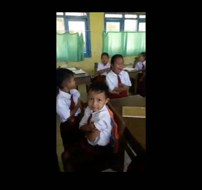 Video Bocah SD Disuntik, Bikin Ketawa Sekaligus Sedih