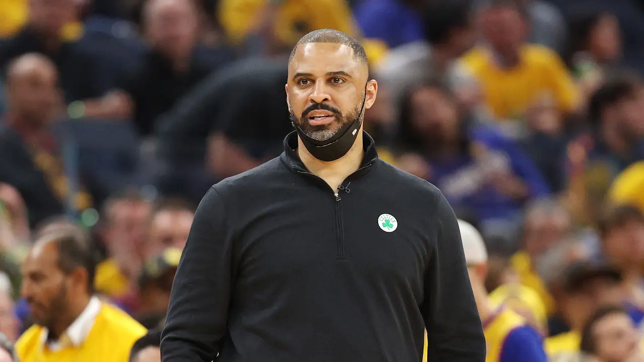 Pelatih klub NBA Ime Udoka saat memimpin Boston Celtics