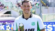 Jay Idzes, Sassuolo, menerima penghargaan Man of The Match pada laga melawan Fiorentina. (Dok. X @SassuoloUS)