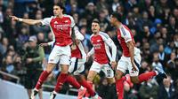 Bek Arsenal, Riccardo Calafiori, merayakan gol yang dicetaknya ke gawang Manchester City dalam laga pekan kelima Premier League 2024/2025 di Etihad Stadium, Minggu (22/9/2024) malam WIB. (Paul ELLIS / AFP)