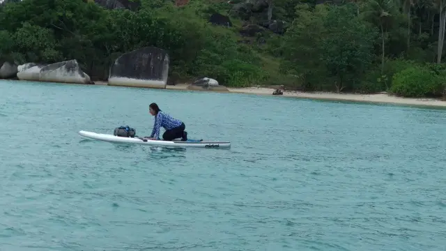 Menteri Susi Pudjiastuti paddling di Natuna bersama sang anak Nadine Pascale Kaiser Pudjiastuti. (Liputan6.com/Arthur gideon)