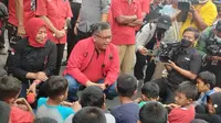 Sekjen PDI Perjuangan (PDIP) Hasto Kristiyanto hadir di acara Makan Bareng 10.000 Warga DKI Jakarta, Minggu (8/1/2023). (Liputan6.com/ Winda Nelfira)