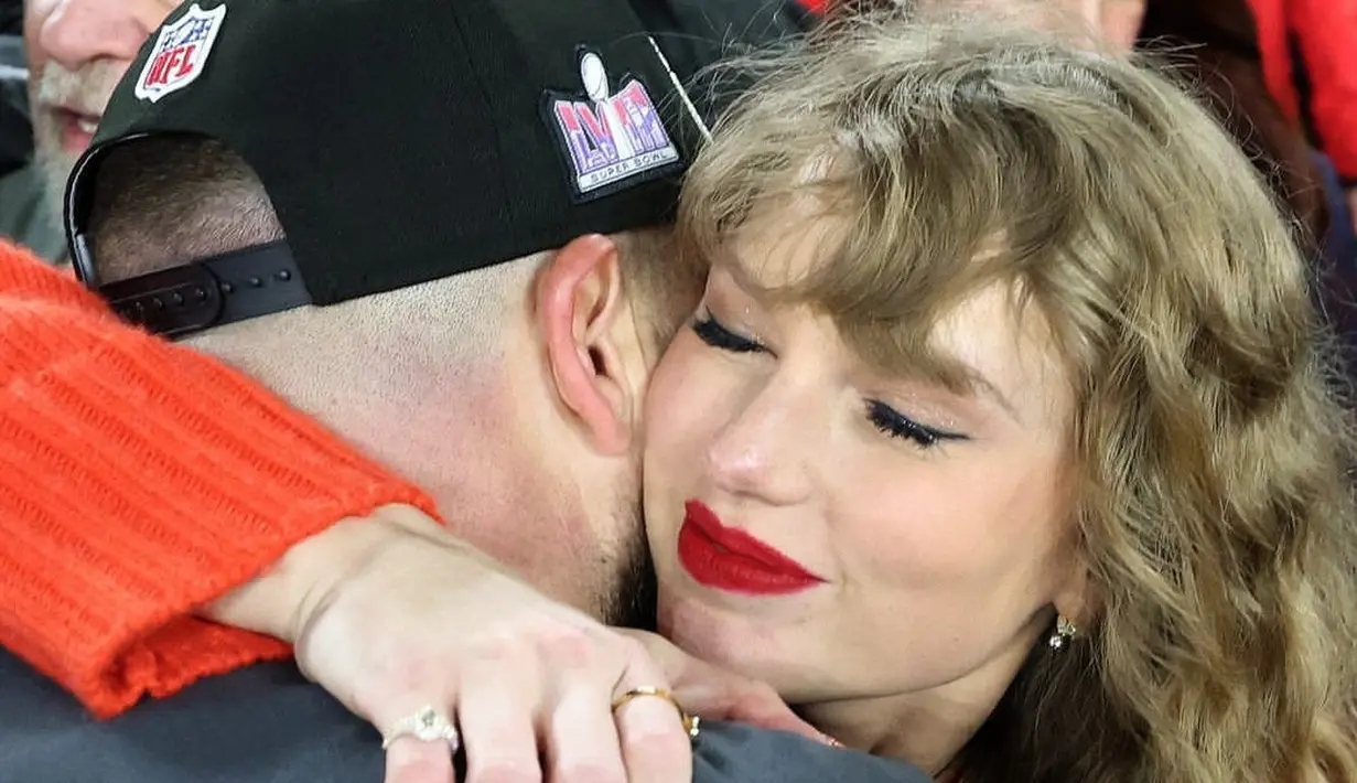 <p>Taylor Swift terlihat menghadiri Super Bowl untuk memberikan dukungan kepada sang kekasih Travis Kelce. [Foto: Instagram/voguebeauty]</p>