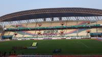 Suasana di Stadion Wibawa Mukti Cikarang pada laga Timnas Indonesia U-19 dan Timnas Indonesia, Rabu (10/10/2018). (KLY Sports/Fitri Apriani)