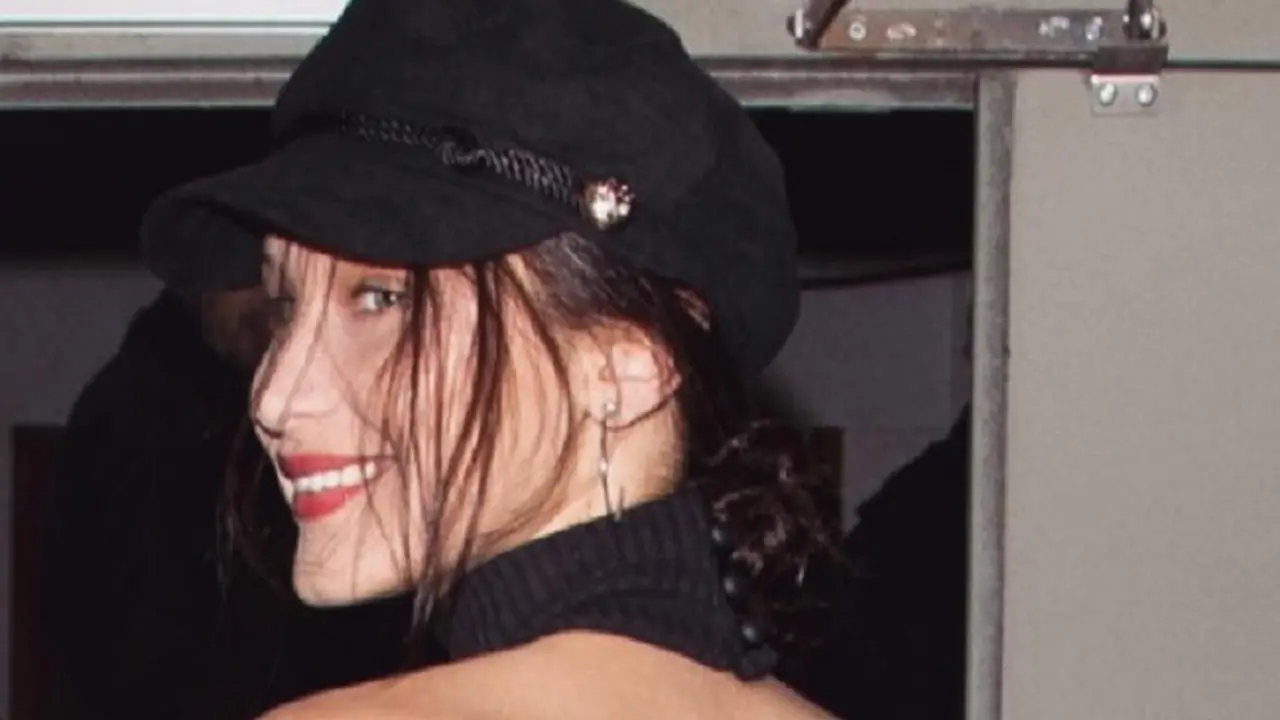 3 Gaya Topi Favorit Bella Hadid yang Stylish