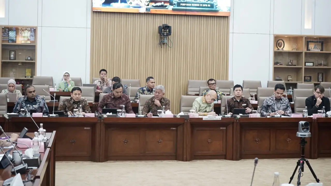 Komisi VI DPR menegaskan dukungan penuhnya terhadap transformasi Garuda Indonesia.