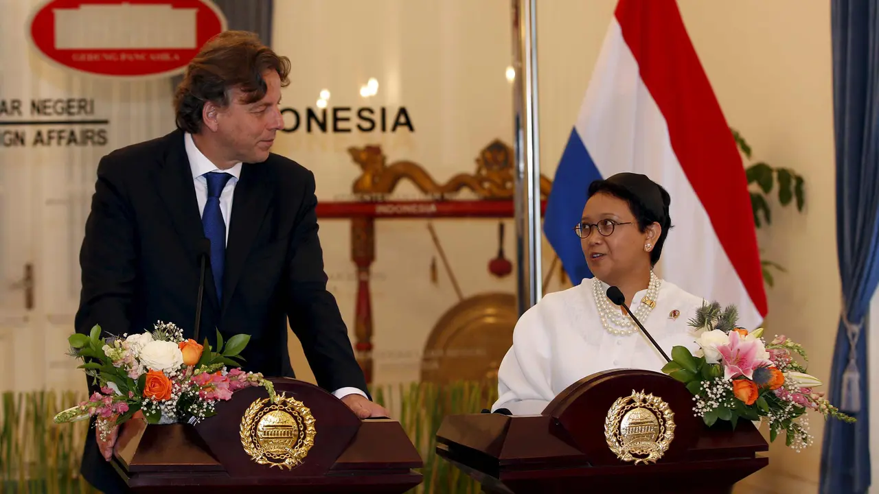 20160324-Menlu-Retno-Marsudi-Bert-Koenders-Reuters