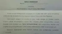Surat edaran imbauan salat fardu berjamaah PNS Makassar (Liputan6.com / Eka Hakim)