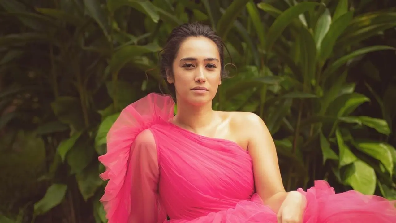 Tak Pernah Cukur Bulu Ketiak, Ini7 Potret Alexandra Gottardo Cantik Natural