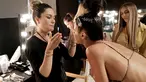 Seorang model saat dirias di belakang panggung untuk peragaan busana Baes & Bikinis selama Miami Swim Week 2019 di The Paraiso Tent di Miami Beach, Florida (14/7/2019). Miami Swim Week menampilkan pakaian renang yang berlangsung 11 - 16 Juli 2019. (AFP Photo/Jason Kempin)