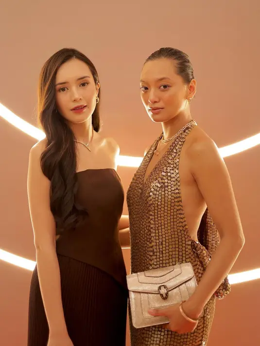 Di exclusive preview perhiasan terbaru Bvlgari, Tubogas Collection, Beby Tsabina jajal ada beberapa item  [@bebytsabina]