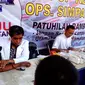 Satlantas Polres Bangkalan dan Jasa Raharja menggelar razia sehat. (Liputan6.com/Musthofa Aldo)