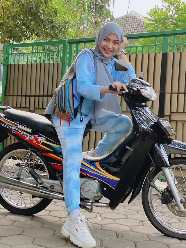 7 Pesona Chacha Sherly Eks Trio Macan saat Pakai Hijab Ini Modis Banget