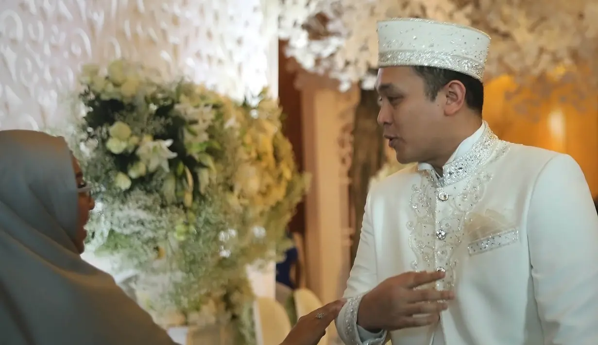 Sebelum resmi menikahi kekasihnya, Adiezty Fersa, yang telah dipacarinya selama dua tahun, ia mengaku telah lama menghafal akad nikah. Karena menurutnya, ini merupakan janji di depan Allah. (Bambang E. Ros/Bintang.com)