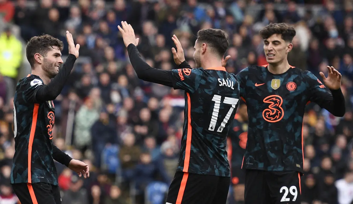 Sementara itu, gol keempat The Blues dicetak oleh Cristian Pulisic. Atas kemenangan ini, tim racikan Thomas Tuchel semakin aman di posisi ke-3 klasemen dengan raihan 53 poin dari 26 laga. Namun, Chelsea harus terpaut tujuh poin dari Liverpool di posisi kedua. (AFP/Oli Scarff)
