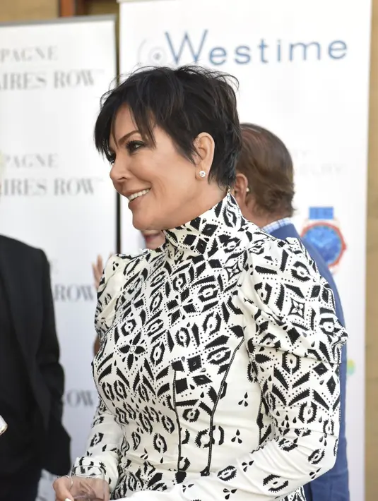 Bintang besar yang hadir di pesta mewah Kris Jenner tak terkecuali Kanye West, Tyga, sahabat Kris Jenner seperti Melanie Griffith, kekasihnya Corey Gamble, dan mantan suaminya Caitlyn Jenner. (AFP/Bintang.com)