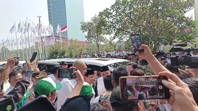 Ketua Umum (Ketum) Partai Gerindra Prabowo Subianto tiba di acara hari lahir (Harlah) Partai Bulan Bintang (PBB) ke-25, di ICE BSD City, Tangerang, Minggu (30/7/2023).