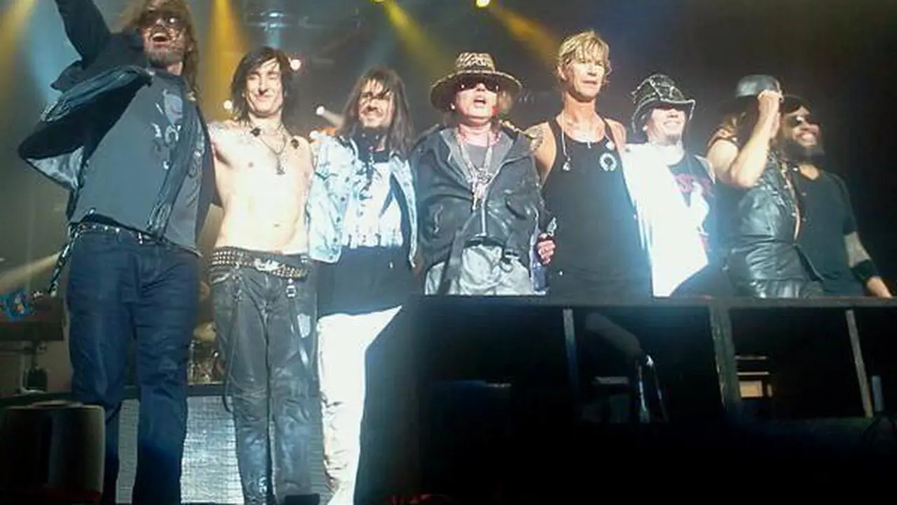 Guns N' Roses Tayangkan Video Konser di Bioskop