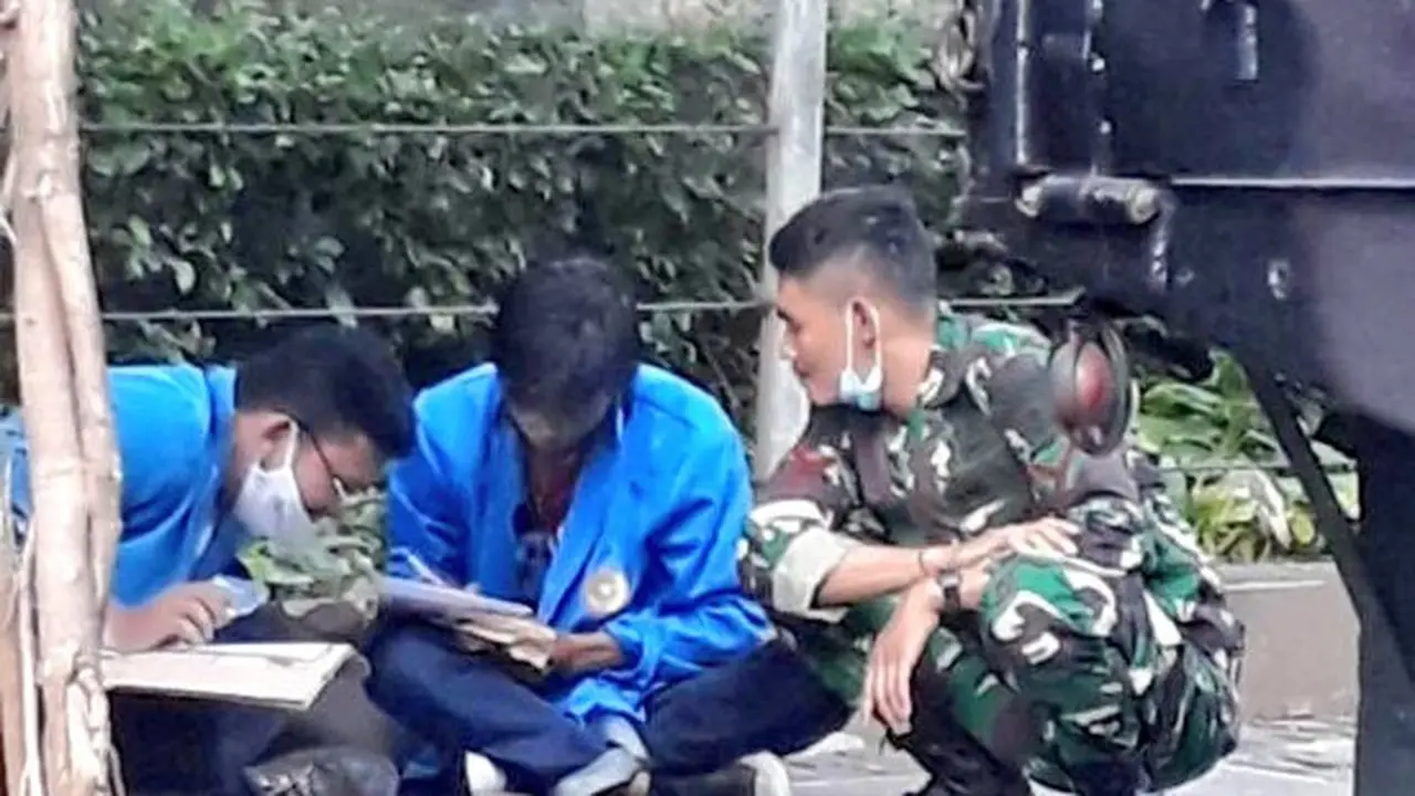 6 Momen Lucu Saat Demo Aksi Tolak Omnibus