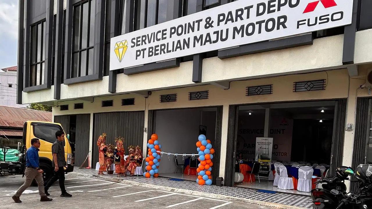 Fuso Resmi Service Point di Muara Enim dan Mamuju (ist)