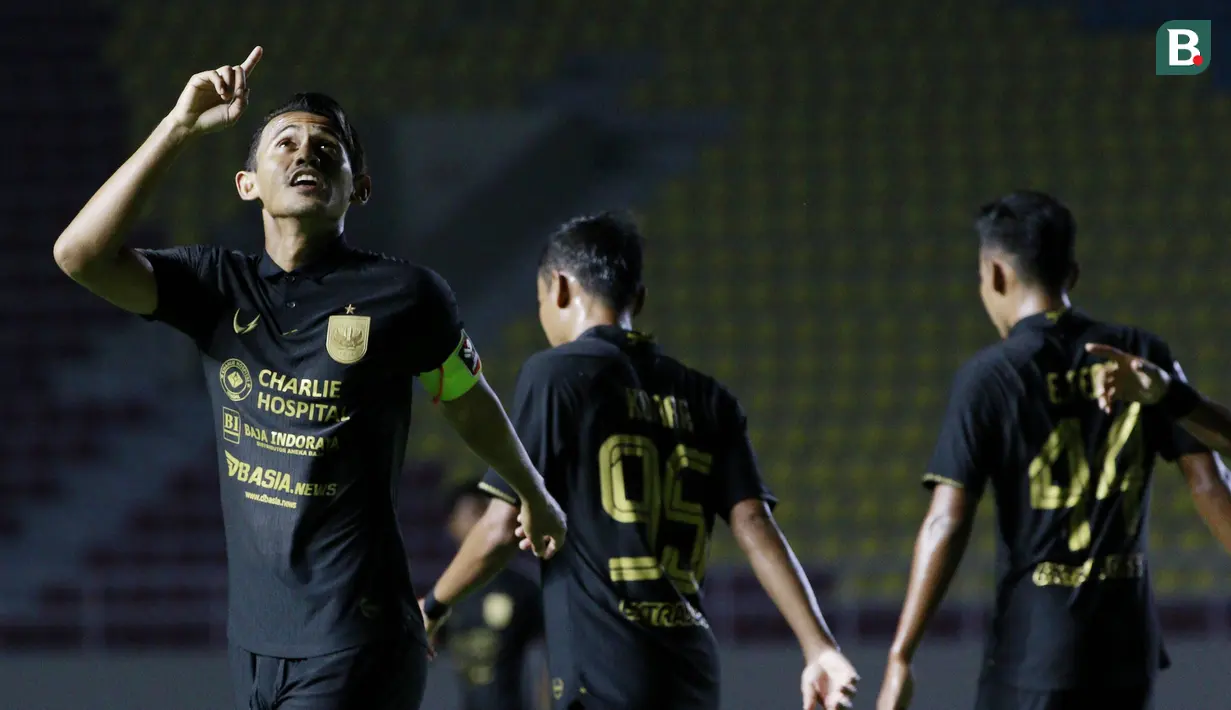 Striker PSIS Semarang, Hari Nur Yulianto merayakan gol ke gawang Barito Putera di Grup A Piala Menpora 2021 di Stadion Manahan, Solo, Minggu (21/3/2021). (Bola.com/Muhammad Iqbal Ichsan)