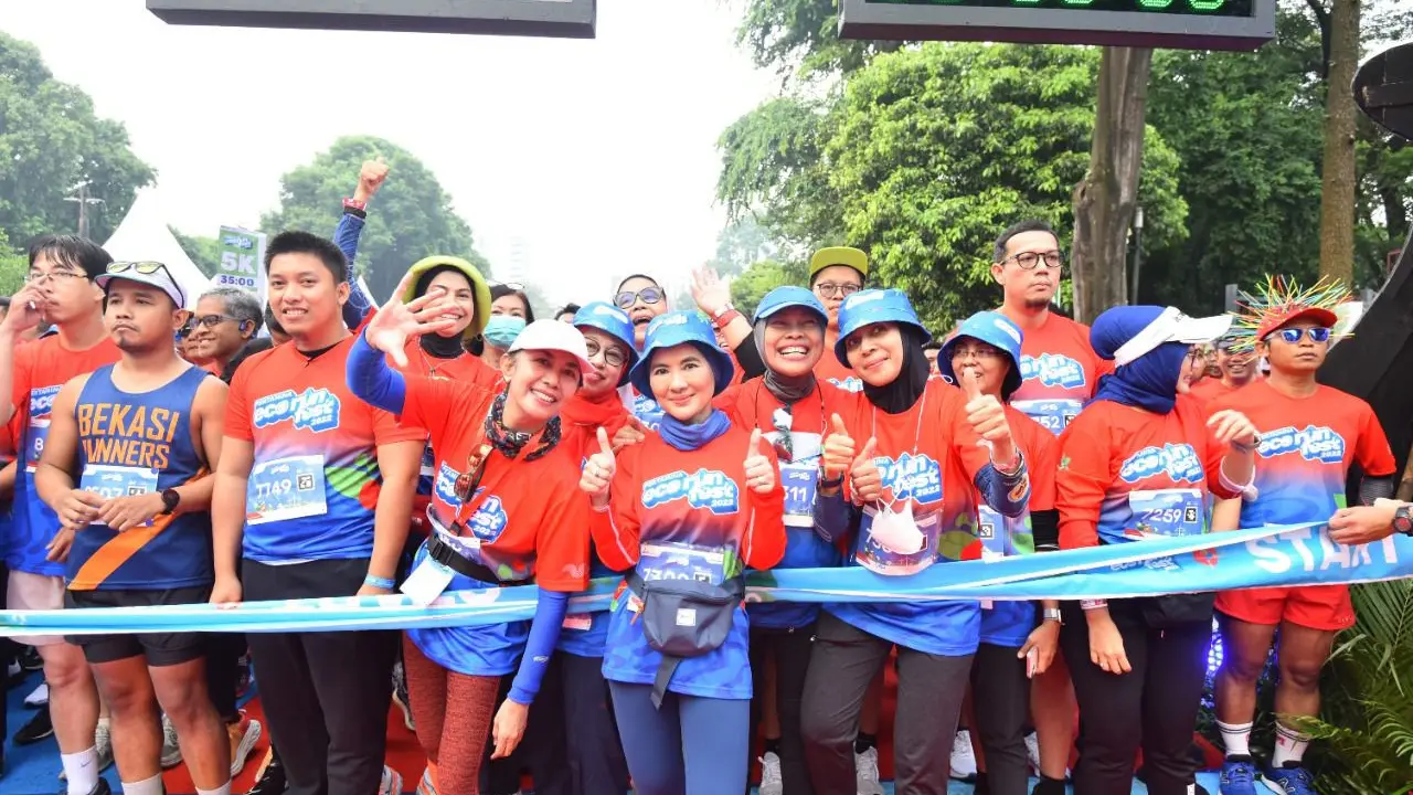 Direktur Utama PT Pertamina Nicke Widyawati saat membuka Pertamina Eco- RunFest 2022 di Istora Senayan Jakarta, Minggu 27 November 2022.
