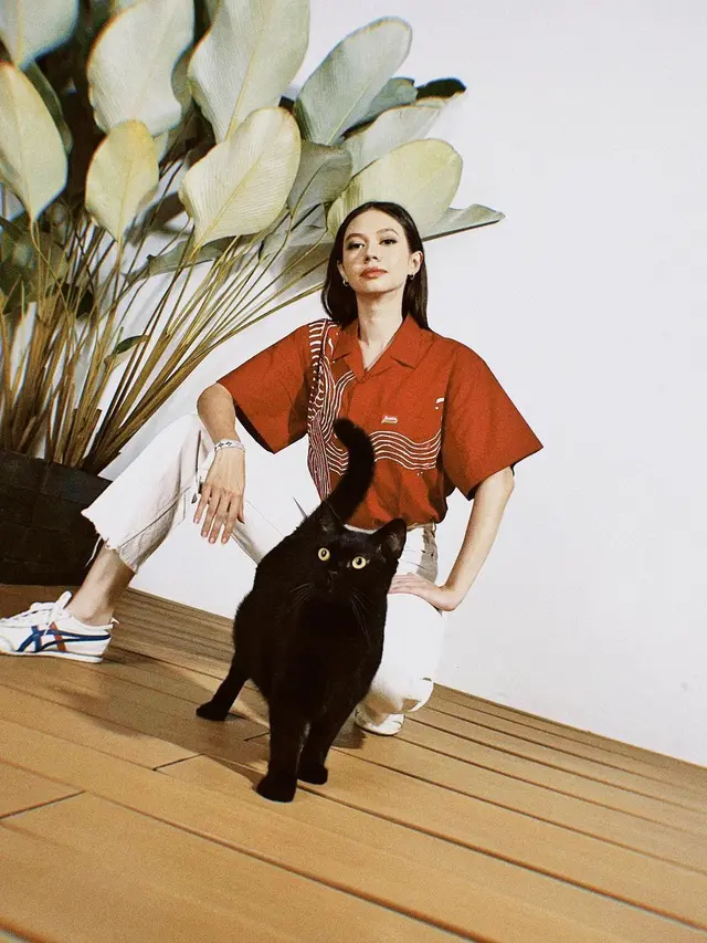 8 Gaya Yuki Kato yang Dibilang Mirip Lisa BLACKPINK, Semirip Itukah?