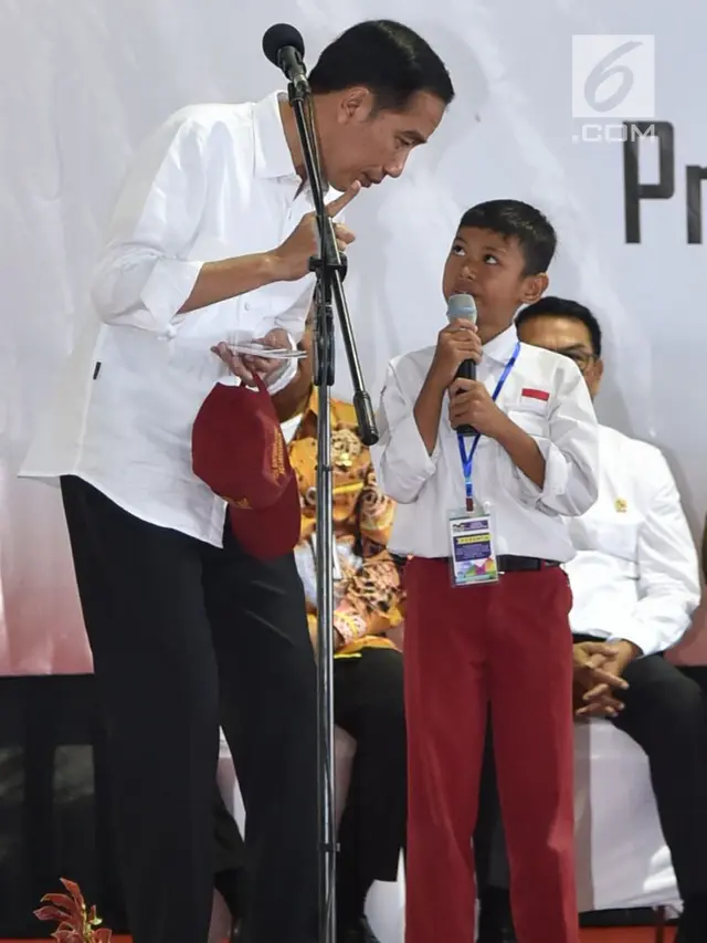 FOTO: Kunjungan Kerja ke Banjarbaru, Jokowi Serahkan 3.630 Sertifikat Tanah