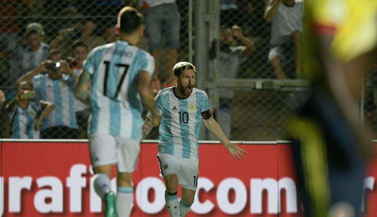 Ekspresi striker Argentina, Lionel Messi, setelah mencetak gol pertama ke gawang Kolombia pada laga kualifikasi Piala Dunia 2018 zona CONMEBOL di Estadio San Juan del Bicentenario, Selasa (15/11/2016). (AFP/Juan Mabromata)
