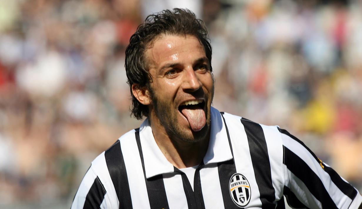 1. Alessandro Del Piero - Selama 19 tahun membela Juventus dirinya mencetak 288 gol dari total 697 laga di semua ajang. Peraih capocannoniere atau top scorer tahun 2007 dan 2008 itu layak disebut sebagai kapten sejati bagi pasukan Zebra. (AFP/Giuseppe Cacace)