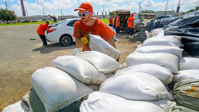 Penduduk negara bagian Louisiana bersiap evakuasi dalam menghadapi hantaman Badai Barry akhir pekan ini (AP/Matthew Hinton)