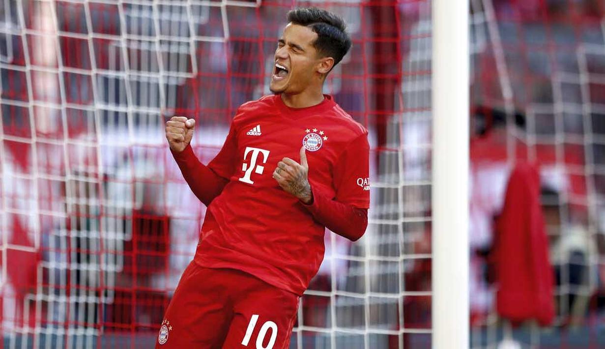 Gelandang Bayern Munchen, Philippe Coutinho, melakukan selebrasi usai membobol gawang Koln pada laga Bundesliga di Allianz Arena, Sabtu (21/9/2019). Bayern Munchen menang 4-0 atas Koln. (AP/Matthias Schrader)