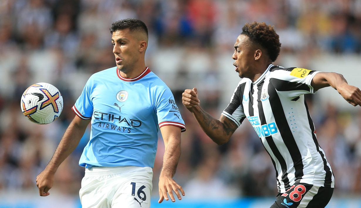 Rodri memegang peranan penting di lini tengah Manchester City. Ia mampu mengoper bola dengan akurasi 90%, termasuk satu umpan kunci dan empat umpan jauh. Pemain asal Spanyol itu juga menciptakan satu peluang emas untuk The Cityzens. Sebagai gelandang bertahan, Rodri sukses memenangkan tujuh dari 10 duelnya selama pertandingan. (AFP/Lindsey Parnaby)