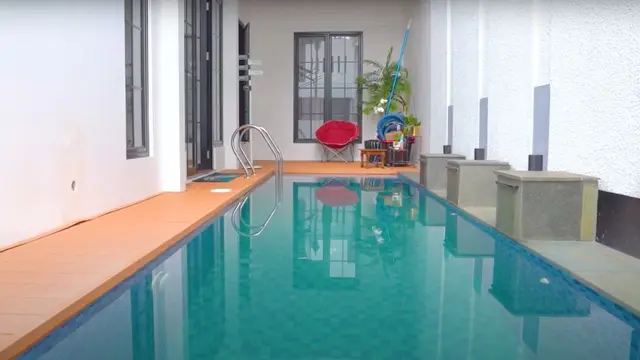 Ruang Makan dengan Pemandangan Kolam Renang: Mewah dan Nyaman