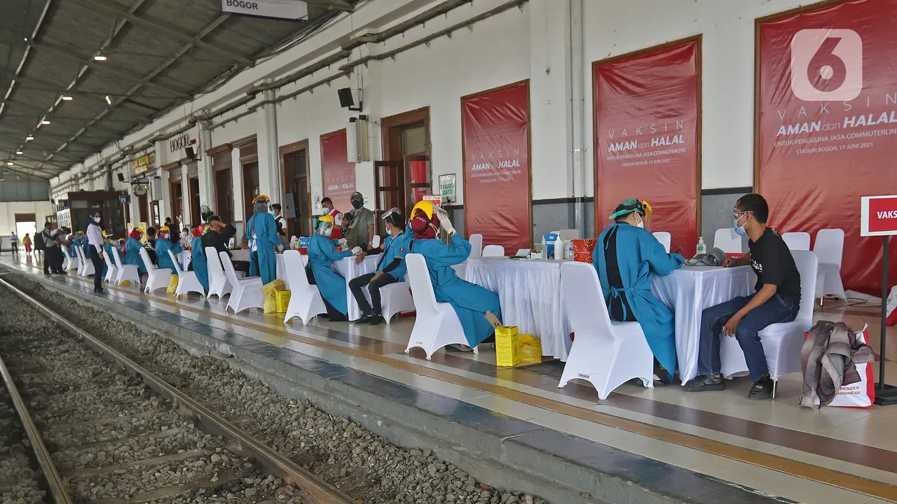 Vaksinasi di Stasiun Bogor