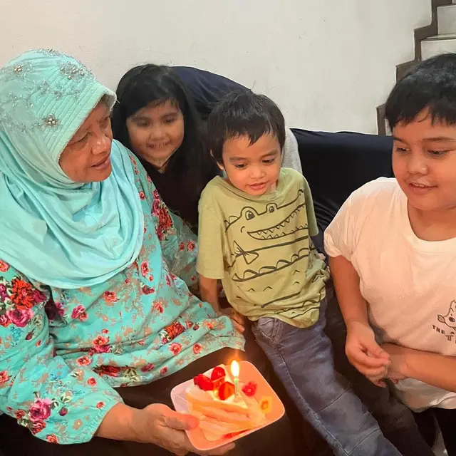 Potret perayaan ulang tahun ke-66 ibu Intan Nuraini (Sumber: Instagram/@intan_nuraini23)