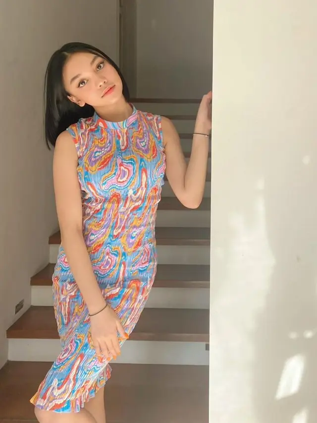 Gaya Naura Ayu Tampil Nyentrik dengan Outfit Colorful, Bikin Terpukau