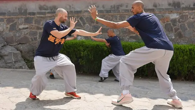 Victor Wembanyama selama berguru di Kuil Shaolin