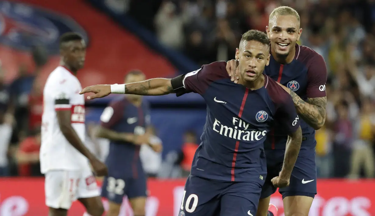 Striker PSG, Neymar Jr, berada pada posisi ketiga klasemen sementara top scorer Ligue 1 Prancis dengan koleksi  tiga gol hingga pekan keempat. (AFP/Thomas Samson)